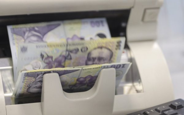 Ministerul Finanțelor a atras suplimentar milioane de lei de la bănci prin obligațiuni Ministerul Finanțelor a reușit să atragă marți suma de 56,4 milioane de lei de la bănci, pe lângă împrumuturile contractate anterior