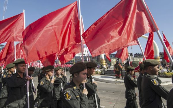 De ce tinerii din Thailanda aleg armata? Răspunsuri surprinzătoare