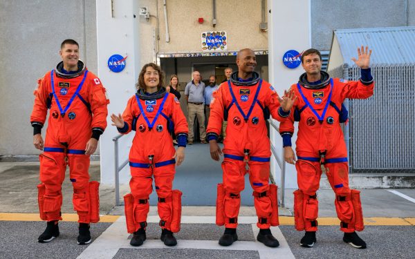 NASA se pregătește pentru o misiune istorică în apropierea Lunii, explorând un nou capitol în programul Artemis