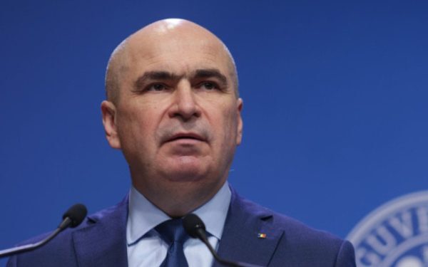 Premierul Ilie Bolojan a explicat, sâmbătă, măsurile luate de guvern pentru gestionarea crizei combustibililor, subliniind că eforturile Executivului sunt limitate de deficitele bugetare foarte mari înregistrate în anii precedenți