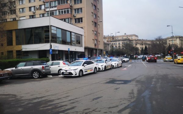 Controale SURPRIZĂ la Sala Palatului: Poliția, pe urmele parcărilor ilegale!