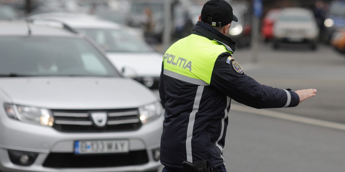 Echipamente auto obligatorii în 2026: Amenzi SALATE pentru șoferii neglijenți