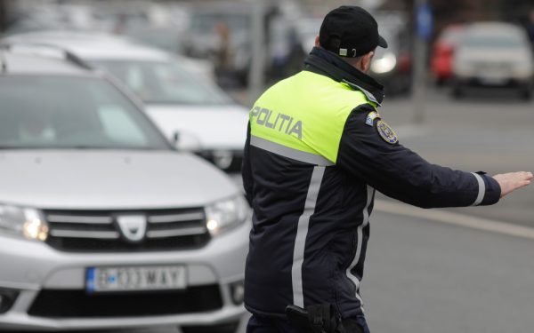 Echipamente auto obligatorii în 2026: Amenzi SALATE pentru șoferii neglijenți