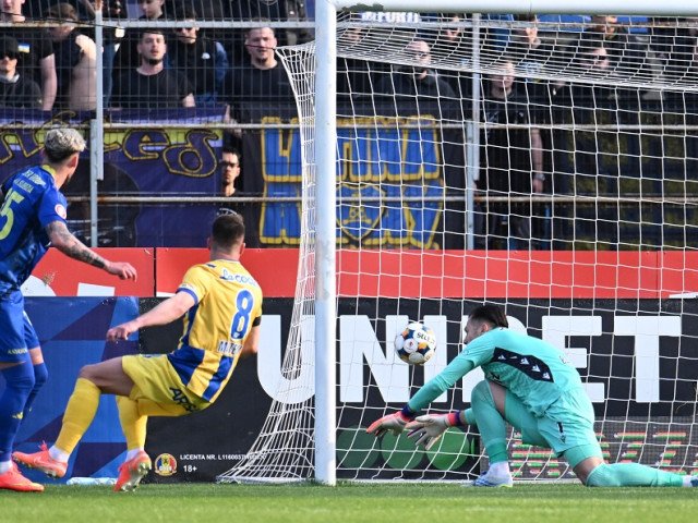 Unirea Slobozia – Petrolul: Scandal la final! Penalty anulat în prelungiri, victorie pentru ploieșteni