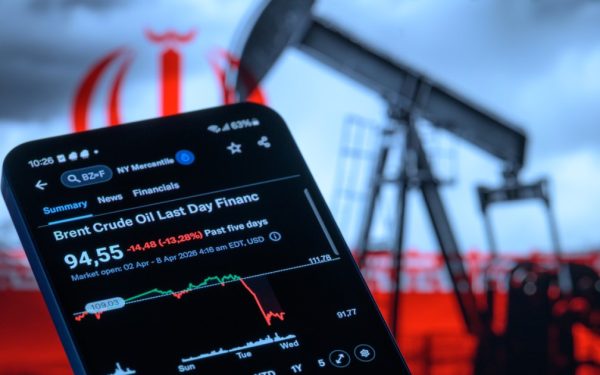 Pariu uriaș: Aproape un miliard $ pe scăderea prețului petrolului, înainte de acordul SUA-Iran