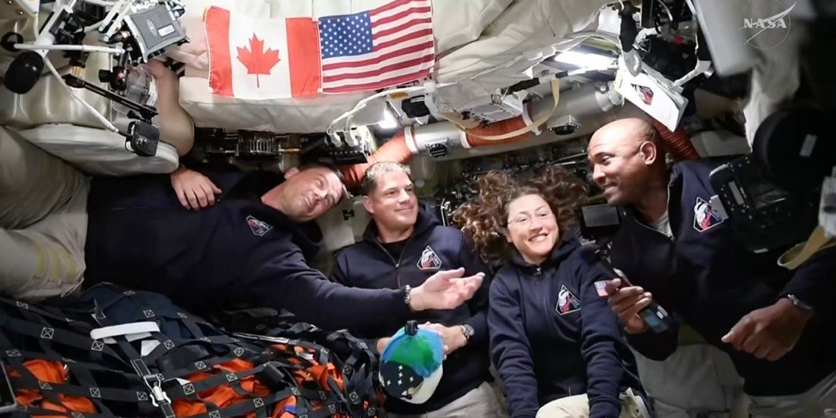 Luni, va avea loc punctul culminant al misiunii Artemis 2, când cei patru astronauți vor realiza o premieră globală: vor fi primii oameni care vor orbita în jurul Lunii de la ultima misiune Apollo, în 1972