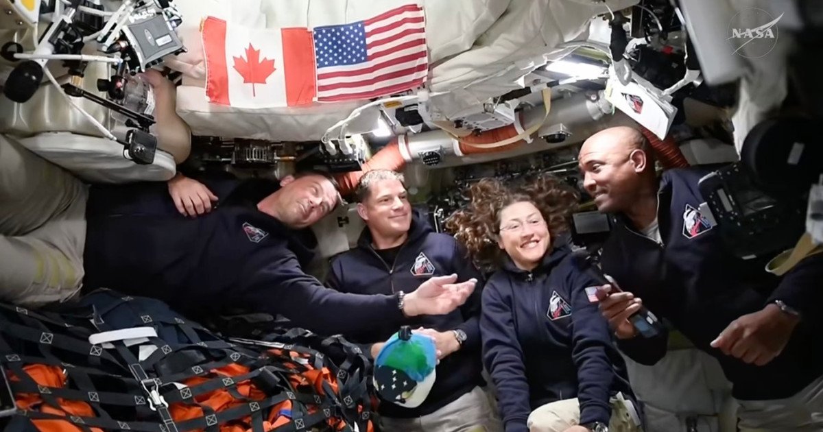 Luni, va avea loc punctul culminant al misiunii Artemis 2, când cei patru astronauți vor realiza o premieră globală: vor fi primii oameni care vor orbita în jurul Lunii de la ultima misiune Apollo, în 1972