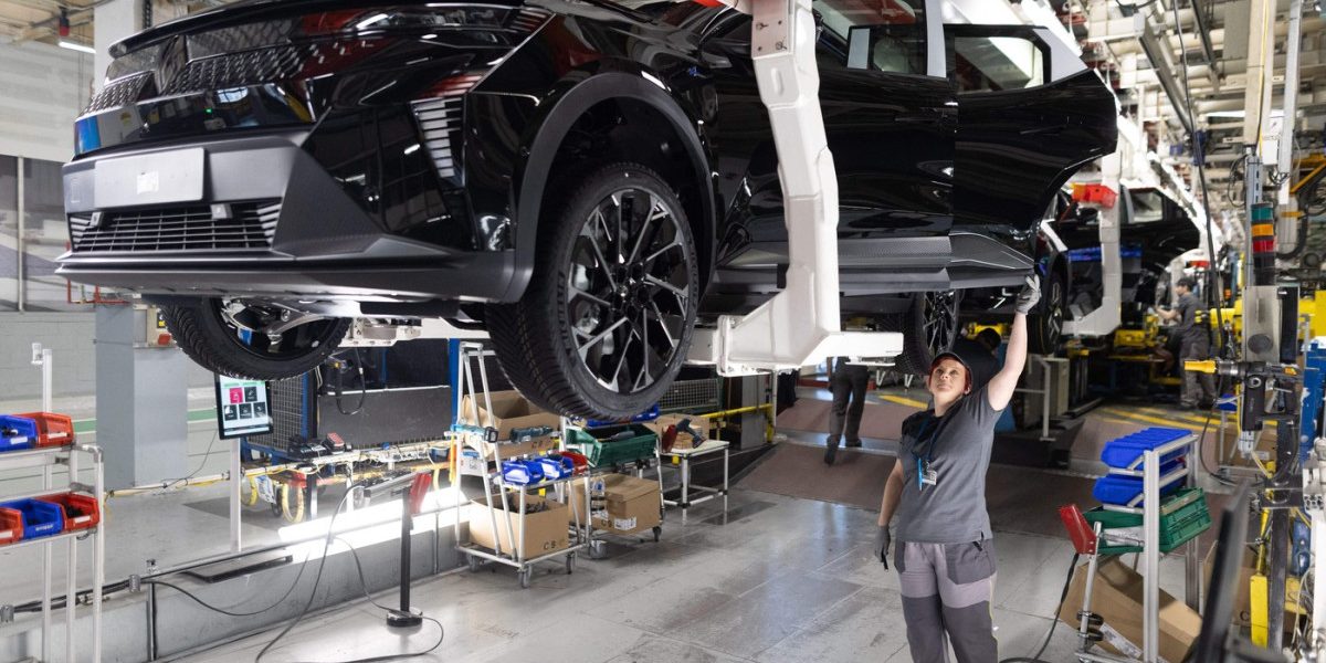 Renault dă afară masiv: Până la 20% din ingineri, pe lista neagră