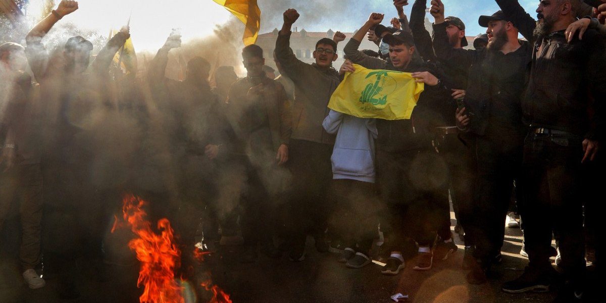 Premierul libanez, vizită în SUA anulată. Hezbollah critică, atacuri aeriene în Liban