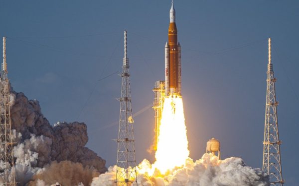 Astronauții misiunii Artemis II au depășit limitele explorării spațiale, atingând un punct mai îndepărtat de Pământ decât orice ființă umană până în prezent