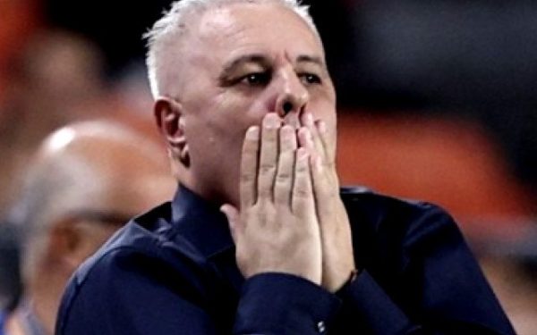 Antrenorul român Marius Șumudică a obținut o victorie considerată istorică pentru cariera sa și pentru echipa Al-Okhdood, reușind să spargă un blestem de lungă durată în Arabia Saudită