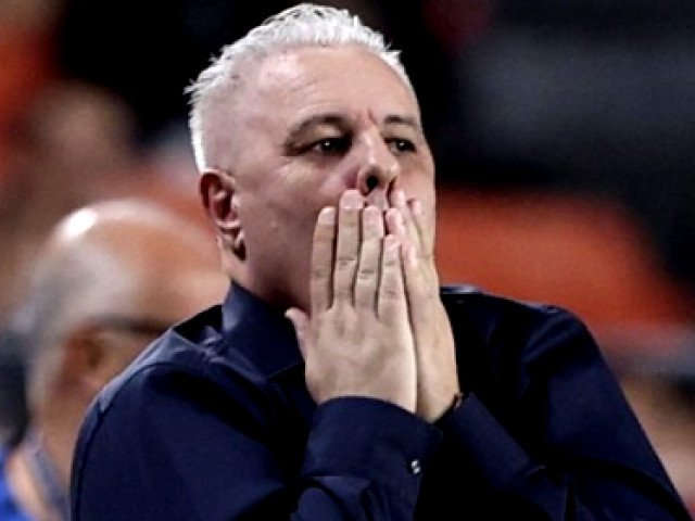 Antrenorul român Marius Șumudică a obținut o victorie considerată istorică pentru cariera sa și pentru echipa Al-Okhdood, reușind să spargă un blestem de lungă durată în Arabia Saudită