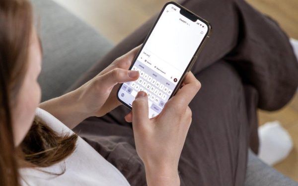 Inteligența artificială le dă dreptate umanilor chiar dacă aceștia admit greșelile riscă să devină victime ale lingușirii virtuale