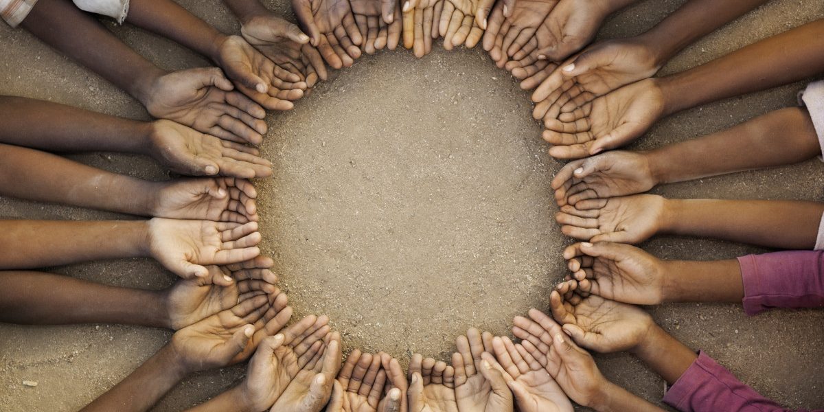 Români cu inima mare: Cum au salvat orfanii din Tanzania