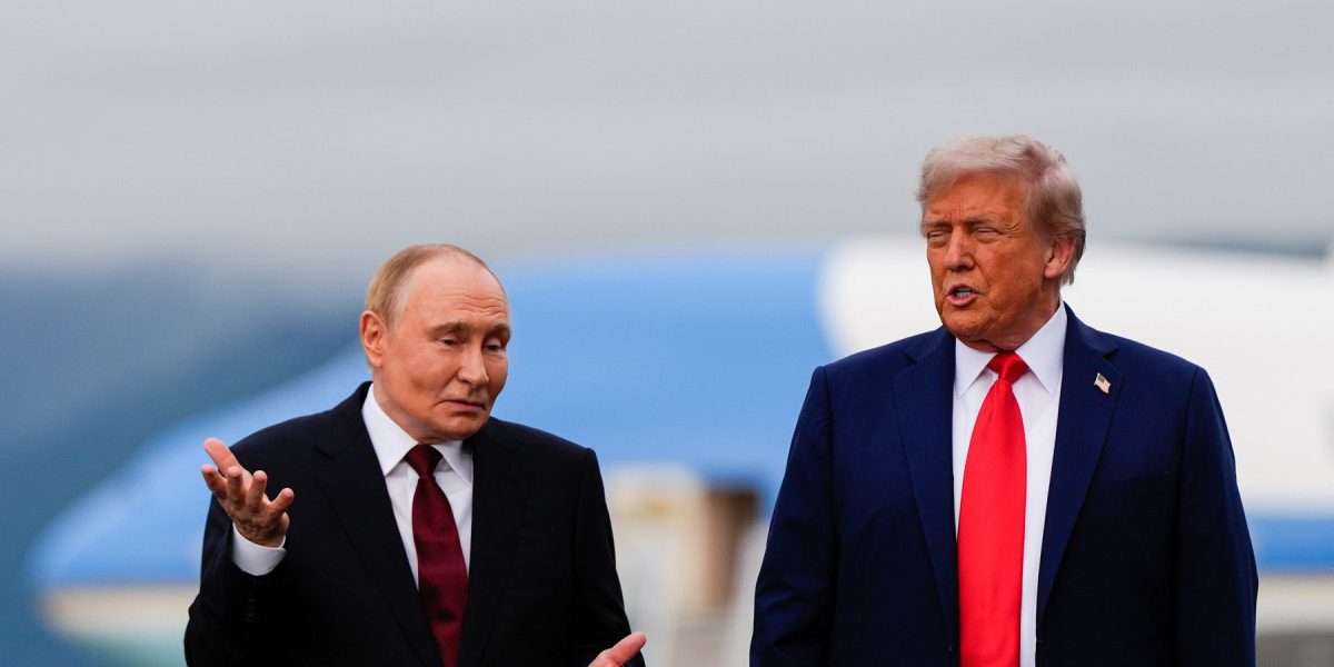 Criticii lui Trump, FURIOȘI: Decizia de a favoriza petrolul rusesc, CRITICATĂ