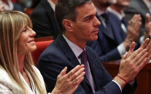 Begona Gomez, soția lui Sanchez, acuzată de corupție: Premierul, în vizită în China