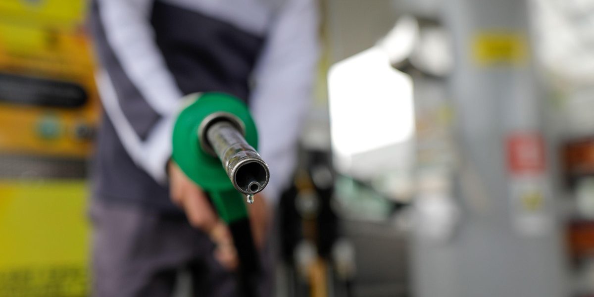 Război pe benzină în România: Când va fi raționalizat combustibilul
