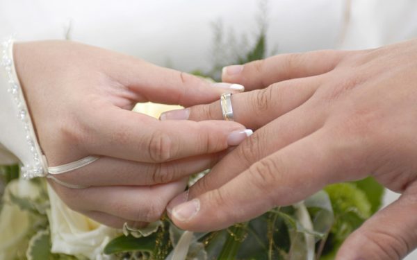 Căsătoria vs. cancer: Studiul care dărâmă mituri despre burlacii din România