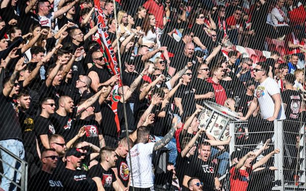 Fanii maghiari de la Diosgyőr, alături de echipă pân’ la capăt