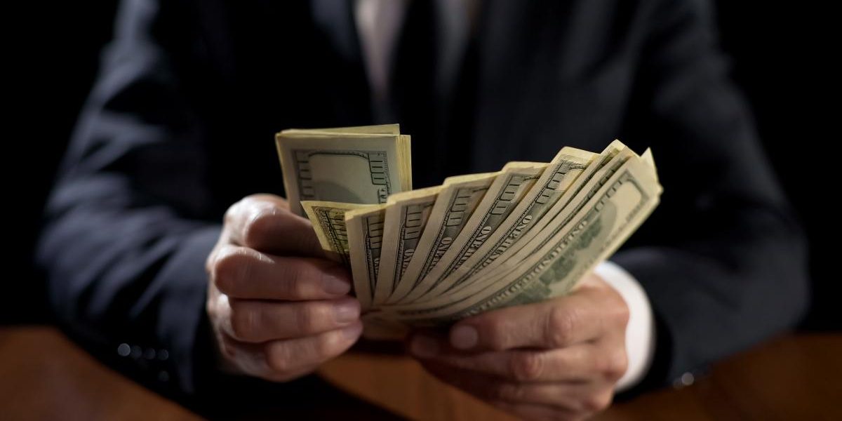 Acceptă azi joburile urâte! Sfaturile miliardarului care s-a vândut pentru mâncare