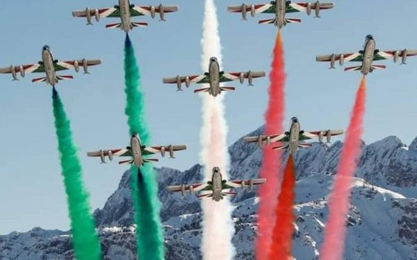 Frecce Tricolori revin la București: Spectacol Aerian de Excepție la BIAS 2026 Fanii aviației din România au motive de bucurie! Faimoasa patrulă acrobatică a Forțelor Aeriene Italiene, Frecce Tricolori, va reveni la București, după o absență de mai mulți ani