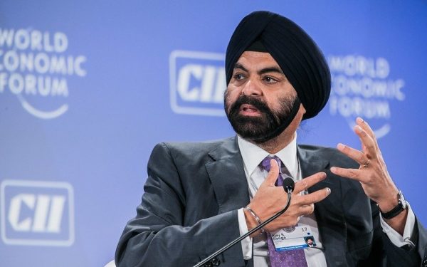 Războiul din Orientul Mijlociu și impactul său asupra economiei globale Președintele Băncii Mondiale, Ajay Banga, a avertizat recent că războiul din Orientul Mijlociu va avea un efect semnificativ asupra economiei globale, provocând o încetinire a creșterii și o creștere a inflației, indiferent de durata conflictului