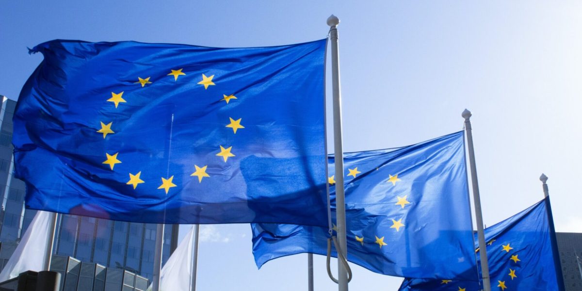Centrele eurosceptice, în ascensiune: CE taie fondurile pro-UE în Europa