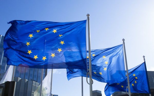 Centrele eurosceptice, în ascensiune: CE taie fondurile pro-UE în Europa