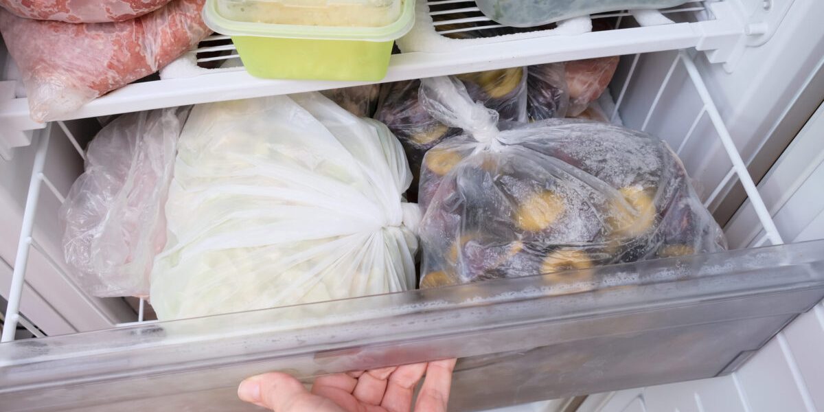 Alimente care expiră repede: Trucul simplu pentru a le păstra proaspete!