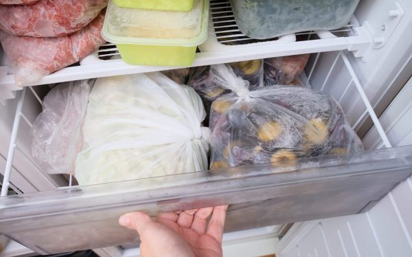 Alimente care expiră repede: Trucul simplu pentru a le păstra proaspete!