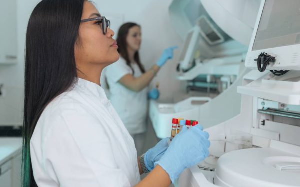 Atenție, români născuți până-n 1975: Analiză vitală pentru a evita o boală