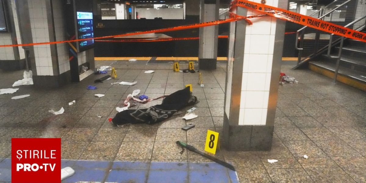 Atac SÂNGEROS la metroul din New York: Individ Ucis după ce a Înjunghiat Trei