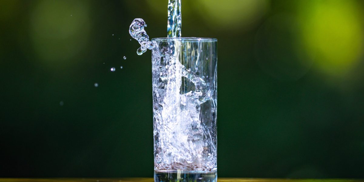 Apa, inamicul ascuns: Cum influențează paharul zilnic tensiunea arterială