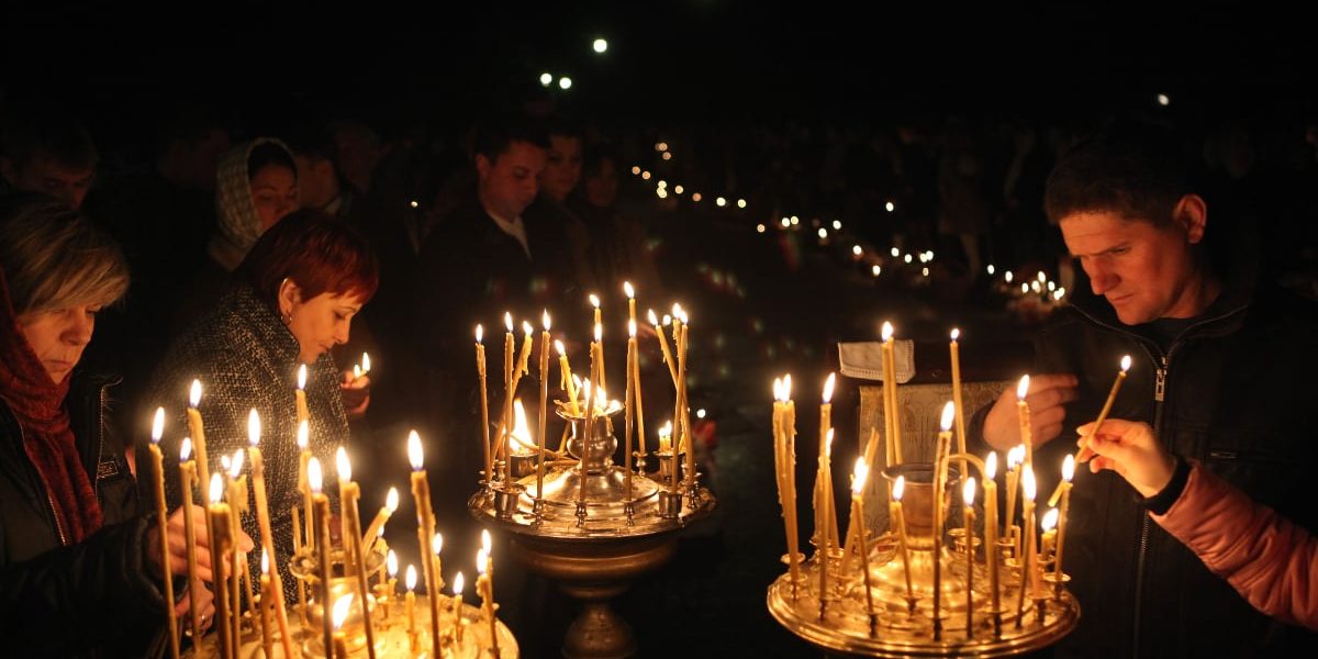 Preot, de Paștele Blajinilor: Rugăciune, da, paharul de vin, nu e pomană