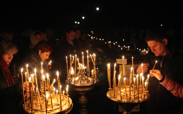 Preot, de Paștele Blajinilor: Rugăciune, da, paharul de vin, nu e pomană