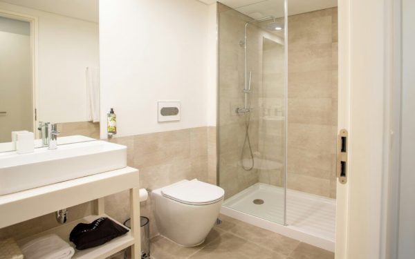 Baia ta, focar de infecție: 9 locuri uitate unde se ascunde mizeria!