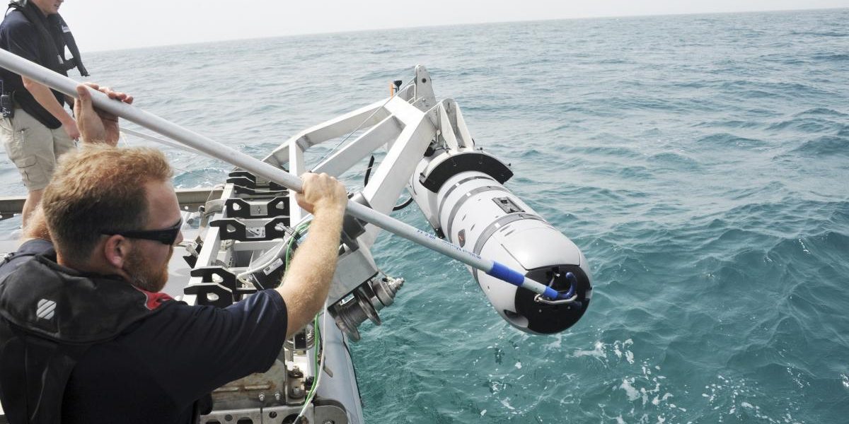 SUA trimite drone submarine în Ormuz: Război tehnologic cu Iran pentru mine