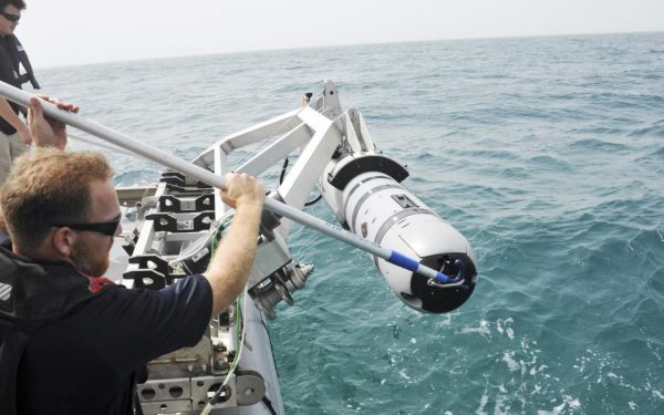 SUA trimite drone submarine în Ormuz: Război tehnologic cu Iran pentru mine