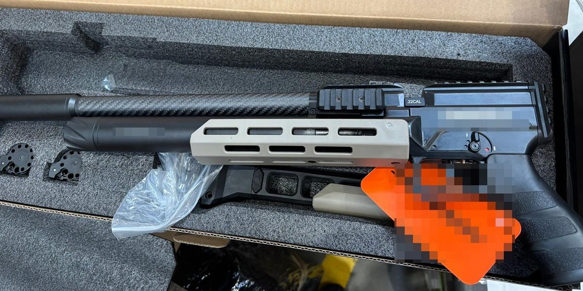 Arme cu aer comprimat, din Olanda, interceptate la Otopeni