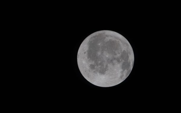 Imagini noi de la Artemis II ne arată fața nevăzută a Lunii