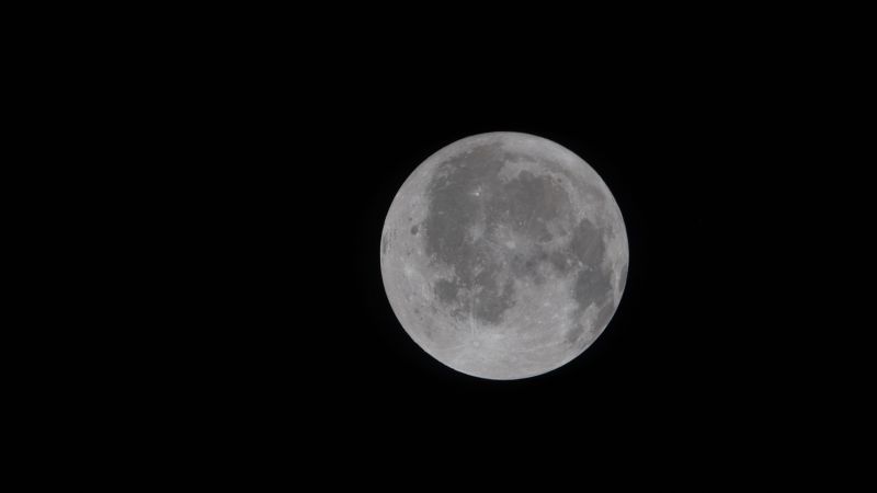 Imagini noi de la Artemis II ne arată fața nevăzută a Lunii