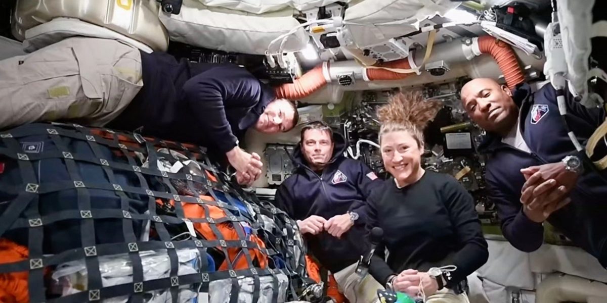 Capsula Orion, care va transporta echipajul misiunii Artemis 2 pe Lună, este considerabil mai sofisticată și mai spațioasă decât navele Apollo din anii 1960-1970