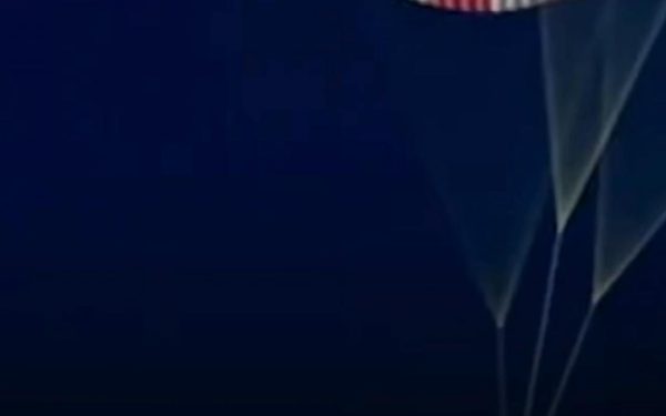 Astronauții Artemis 2, înapoi pe Pământ: Capsula Orion a amerizat cu succes!