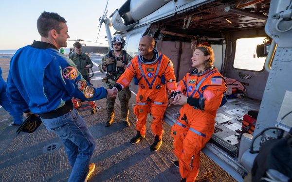 Aterizare spectaculoasă! Cum au revenit astronauții Artemis 2 pe Pământ?
