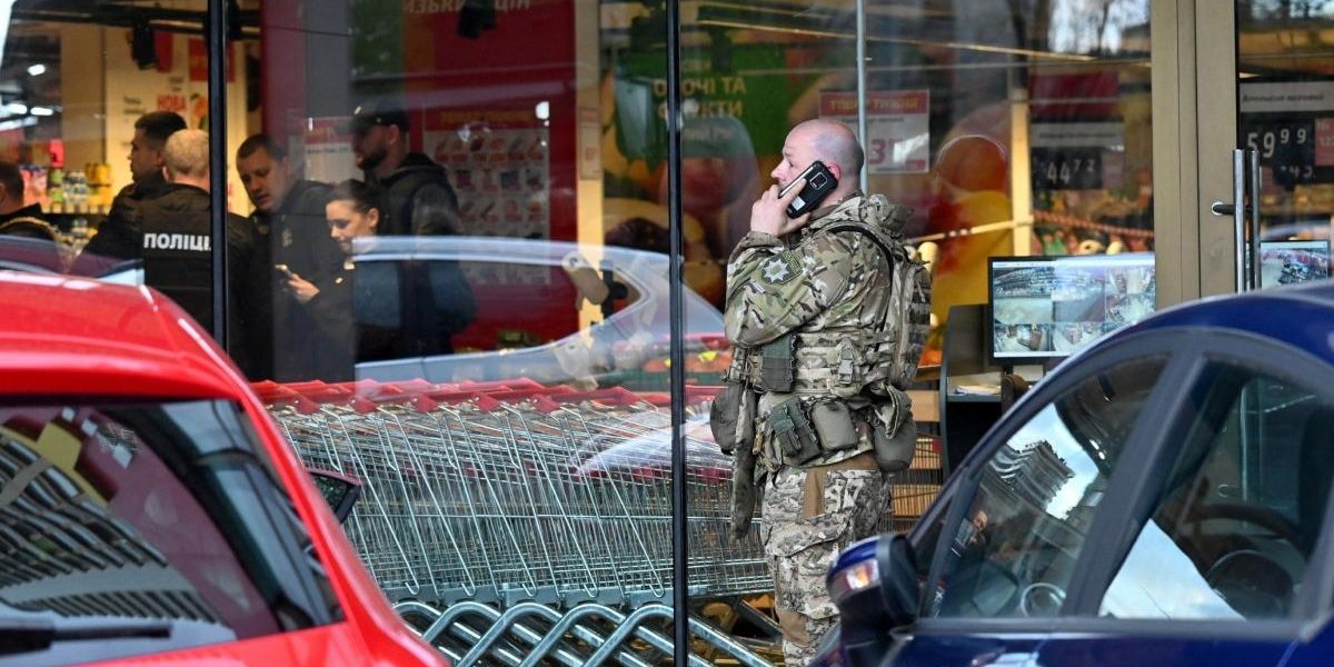 Masacru într-un supermarket din Kiev: Șase morți, atacatorul, ucis
