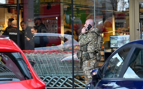 Masacru într-un supermarket din Kiev: Șase morți, atacatorul, ucis