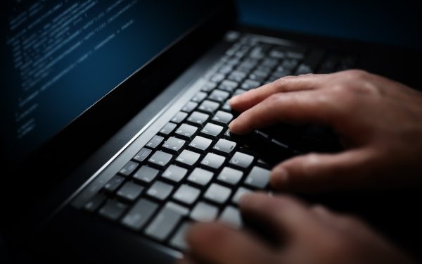 Departamentul de Justiție al Statelor Unite și FBI au anihilat o rețea de spionaj cibernetic gestionată de serviciul de informații al armatei ruse, GRU, o operațiune care a beneficiat și de sprijinul României