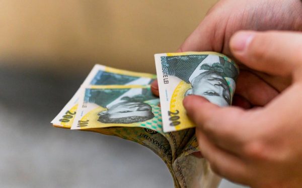 Deputat USR cere despăgubiri pentru creditele ROBOR. Băncile, pe picior de război