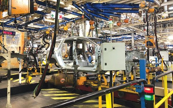 Industria Auto Românească, Între Ascensiune și Scădere: Ford Accelerează, Dacia Frânează Industria auto din România se confruntă cu un moment de răscruce