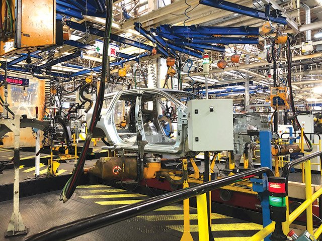 Industria Auto Românească, Între Ascensiune și Scădere: Ford Accelerează, Dacia Frânează Industria auto din România se confruntă cu un moment de răscruce